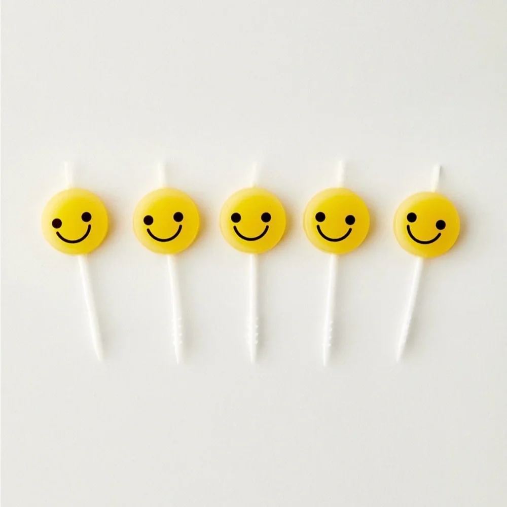 UO Happy face cake candle set